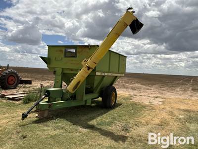 John Deere 1210 grain cart