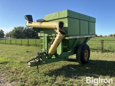 John Deere 1210 A Grain Cart