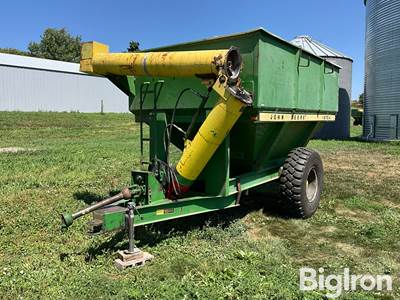 John Deere 1210A Grain Cart