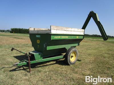 John Deere 68 Auger Wagon