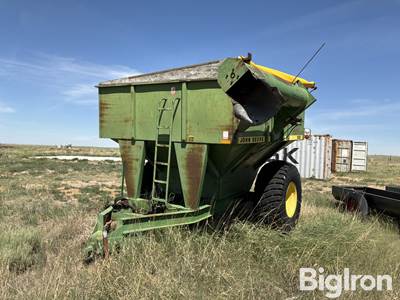 John Deere Grain Cart