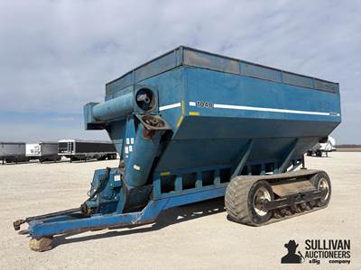 Kinze 1040 Grain Cart