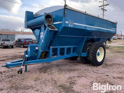 Kinze 1040 Grain Cart
