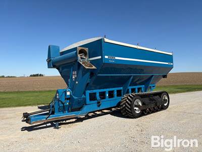 Kinze 1040 Grain Cart