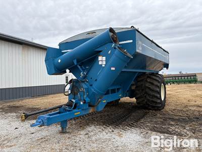 2002 Kinze 1050 Harvest Commander Grain Cart