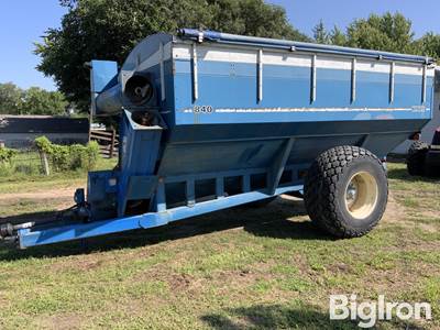 Kinze 840 Grain Cart
