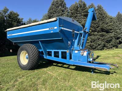 Kinze AW 640 Grain Cart