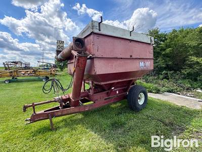 M&W 300CAC Gravity Wagon