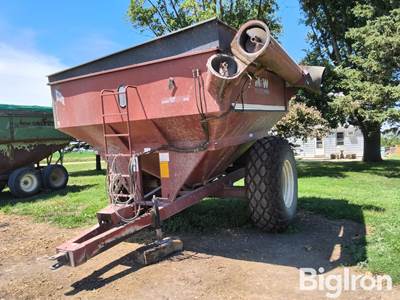 M&W Little Red Wagon Grain Cart