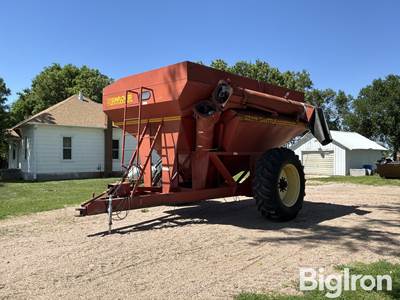Sunflower Richardton 8750 Shuttle Grain Cart
