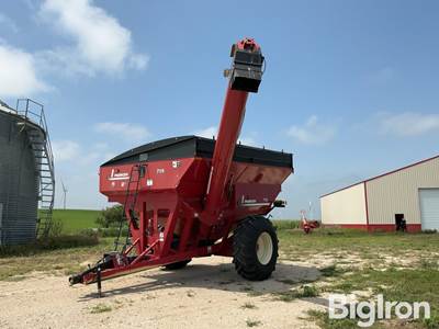 2015 Unverferth Parker 739 Grain Cart