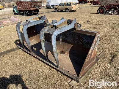 Arrow 3209615B144G Bucket w/Dual Grapples