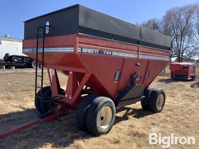 Brent 744 Gravity Wagon