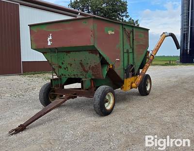 Dakon 1212 Dakon gravity wagon with hydraulic auger