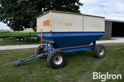 DMI 412 Gravity Wagon
