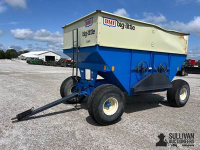 DMI D390 Gravity Flow Wagon
