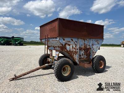DMI D400A Gravity Flow Wagon