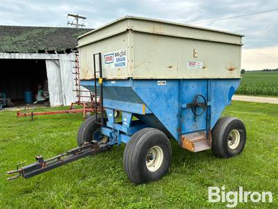 DMI D400AB Gravity Wagon