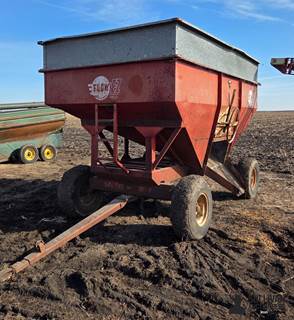 E-Z Trail 300 Gravity Wagon