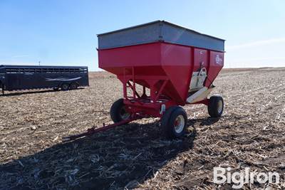 E-Z Trail 3400 Gravity Wagon w/Westendorf Gear