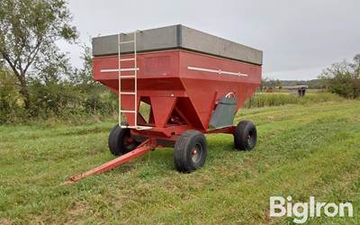 E-Z Trail 500 600 Bushel Gravity Wagon