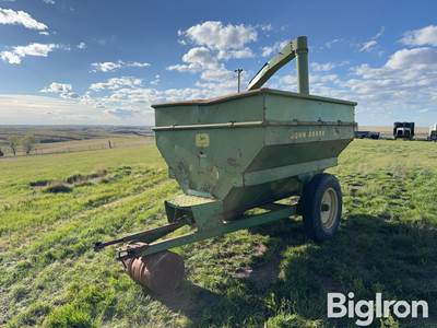 John Deere 68AW Auger Wagon