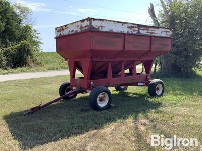 Lundell 1290 Gravity Wagon