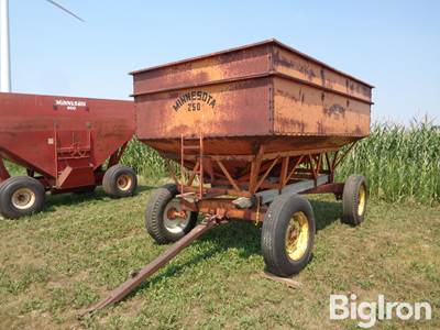 Minnesota 250 Gravity Wagon