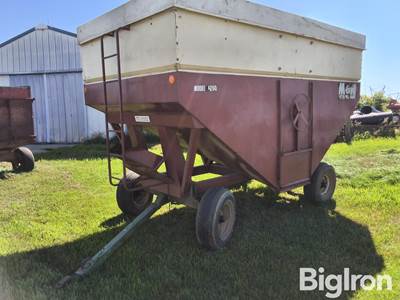 M&W 4200 Little Red Wagon Gravity Wagon