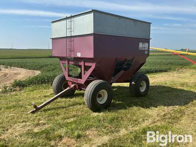 M & W Little Red Wagon 350 bu Gravity Wagon