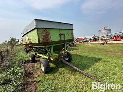 Parker 2500 Gravity Box Grain Wagon