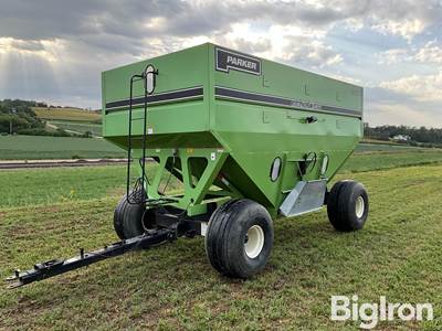 Parker 6250 “Grain Chariot” Gravity Wagon