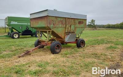 Parker 300 Bushel Gravity Wagon