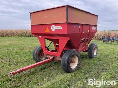 Unverferth 325 Gravity Wagon