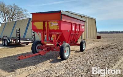 Unverferth 375 2-Compartment Gravity Wagon