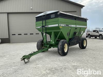 Unverferth Brent GT440 Gravity Wagon