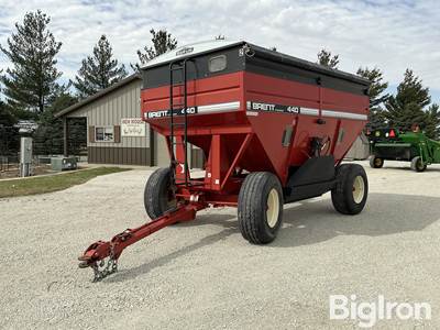 Unverferth Brent GT440 Gravity Wagon