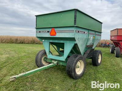 Unverferth GB325 Gravity Wagon