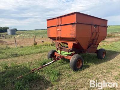 Unverferth 250 Bu Gravity Wagon