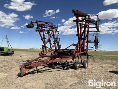 32' Chisel Plow w/Adjustable Degelman Harrows