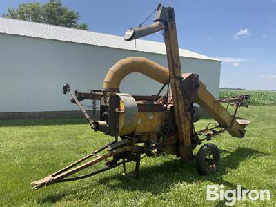 Minneapolis Moline D Corn Sheller