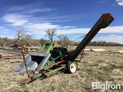 New Idea 324 Pull Type 2 Row Corn Picker