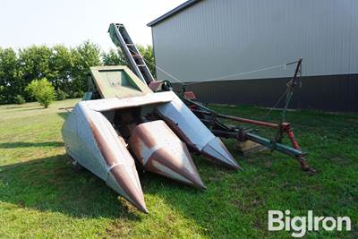New Idea 324 2RW Pull-Type Corn Picker w/8 Roll Husking Bed
