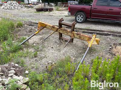 Caterpillar bale lifter