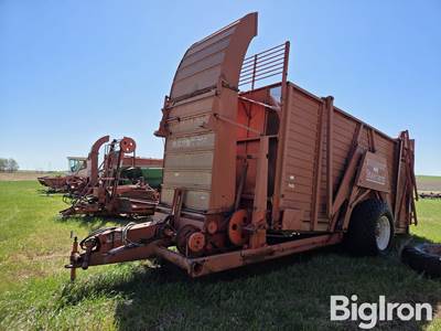 Hesston 60A stakhand Stacker