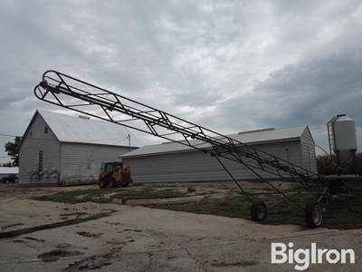 John Deere 200 Bale Elevator