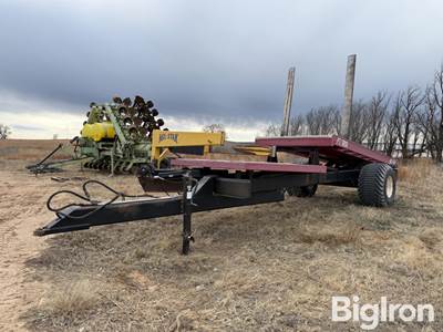 Mil-Stak PT 2010 Pull-Type Hay Stacking Wagon