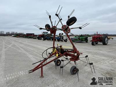 New Idea 4217 Hay Tedder