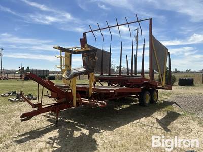 New Holland 1033 Small Square Bale Stacker