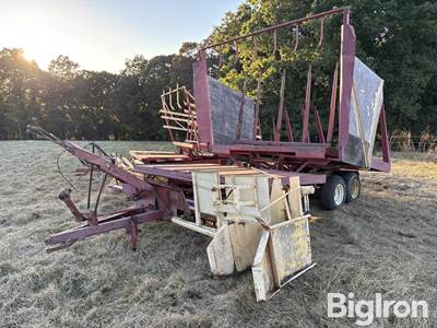 New Holland 1033 Small Square Bale Stacker
